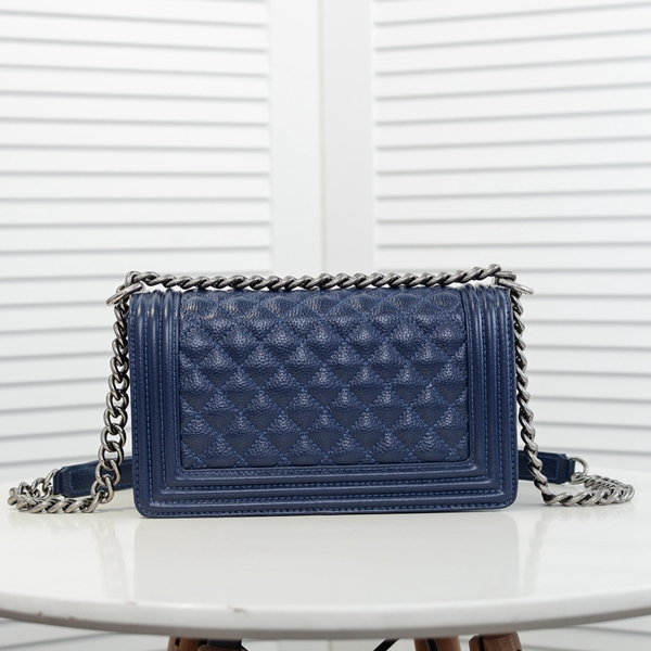 シャネルバッグ側面デザイン